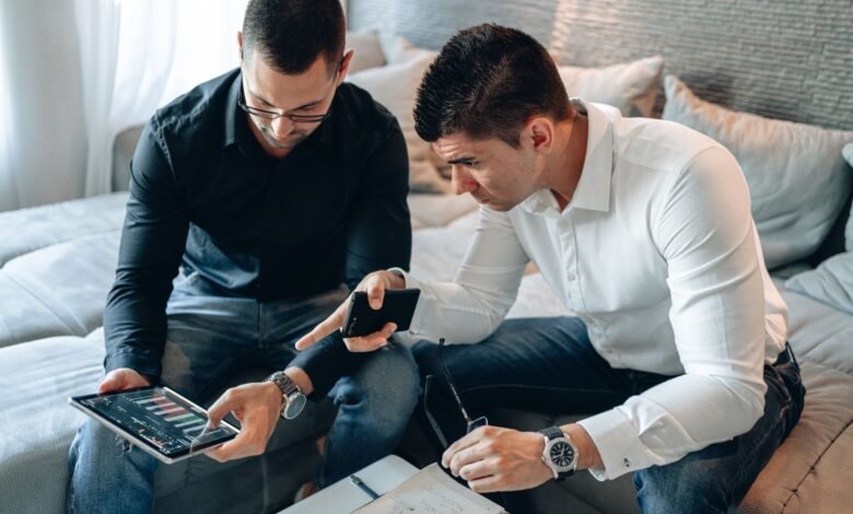 man pointing to the tablet while working together with a trader