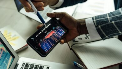 person looking the chart on the smartphone