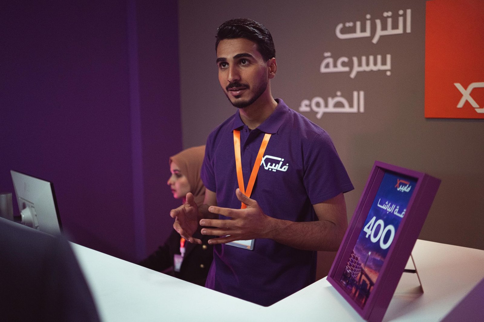 customer service interaction at tech booth